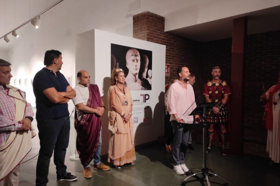 La exposición ‘El latido de las piedras’ introduce al espectador en el mundo antiguo a través de fotografías La exposición ‘El latido de las piedras’ introduce al espectador en el mundo antiguo a través de fotografías