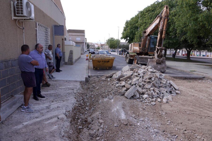 Vía Pública instala nuevos reductores de velocidad para mejorar la seguridad de los peatones