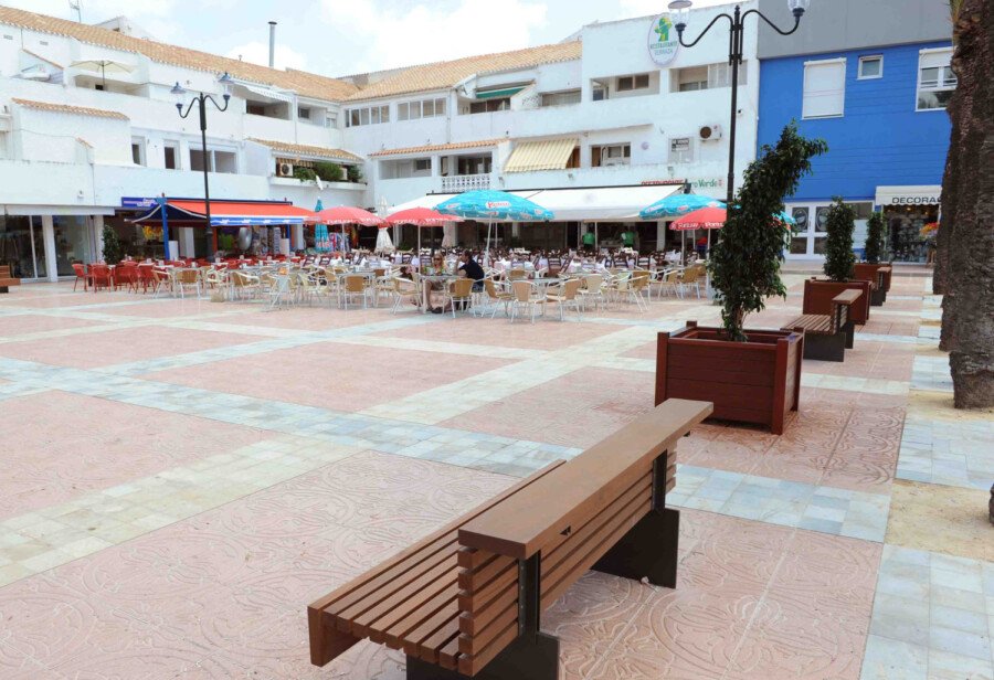 La plaza Bohemia se convertirá en un gran espacio social, cultural y económico de La Manga tras su remodelación