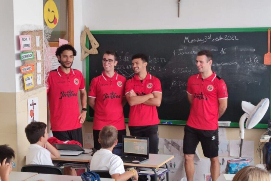 Programa ADE y Jimbee CT acercan el fútbol sala a las aulas Colegio San Vicente Paul Programa ADE y Jimbee CT acercan el fútbol sala a las aulas Colegio San Vicente Paul