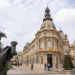 Cartagena se engalana para la celebración de la Fiesta Nacional