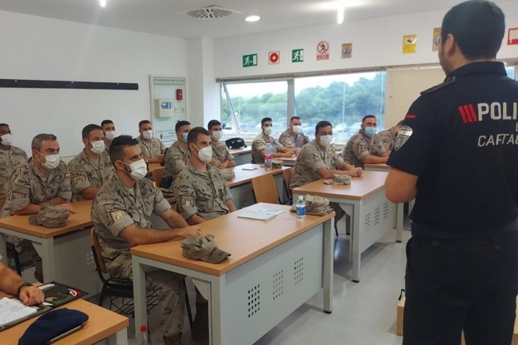 La ESPAC colabora en la formación de la Policía Naval en la Escuela de Infantería de Marina