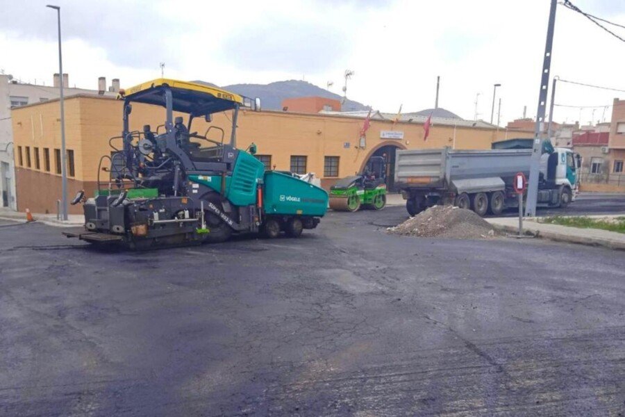 El Distrito 5 invierte cerca de 54.000 euros en renovar el asfalto
