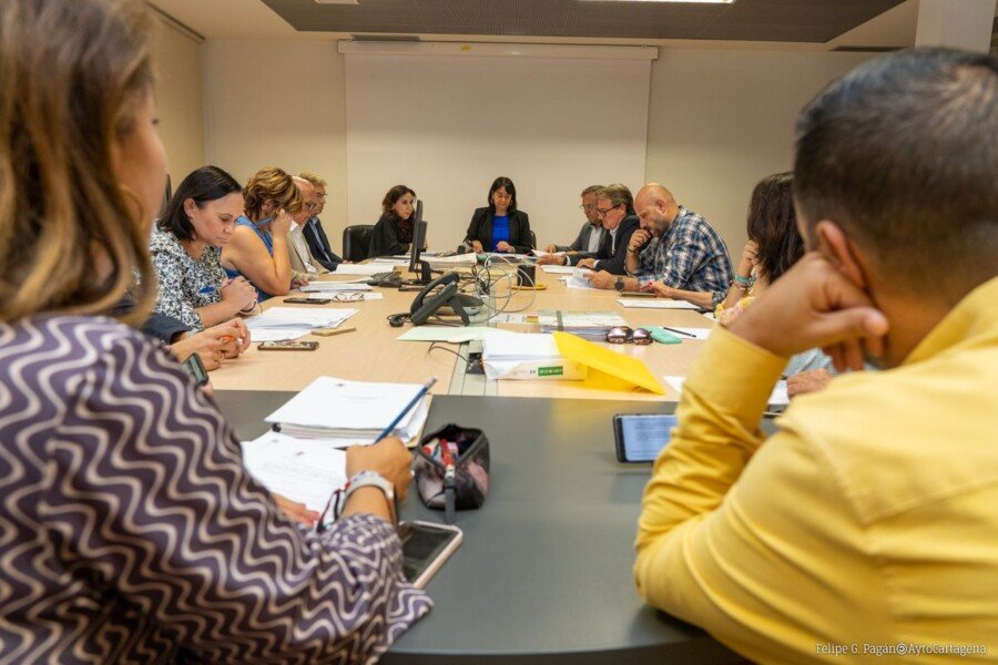 La Comisión de Hacienda da luz verde a la deflactación de tasas e impuestos para 2023