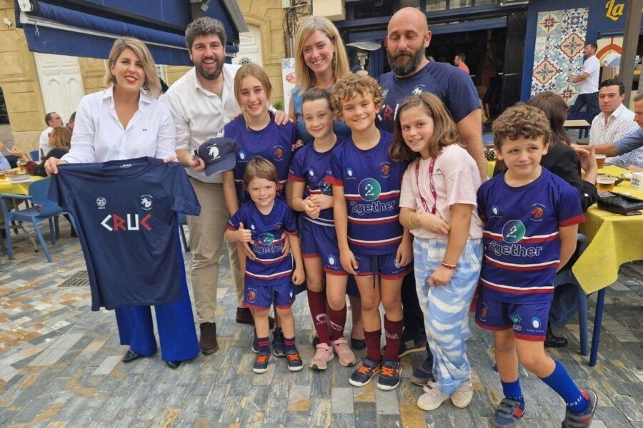 El Club de Rugby Universitario Cartagena imparte clases de rugby en el centro de Cartagena