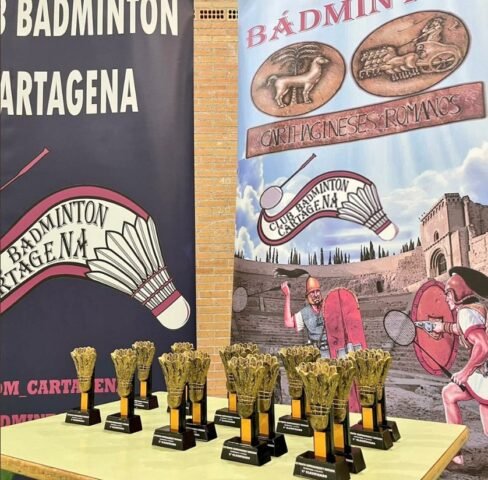 El XXI Trofeo de Cartagineses y Romanos de bádminton con un gran ambiente El XXI Trofeo de Cartagineses y Romanos de bádminton con un gran ambiente