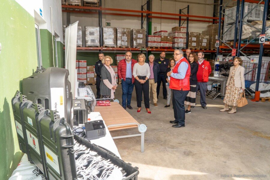 El centro logístico de Cruz Roja en Cartagena cuenta con recursos para atender a 2.000 personas