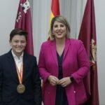La alcaldesa recibe al campeón del mundo de Doma Clásica Alejandro Navarro
