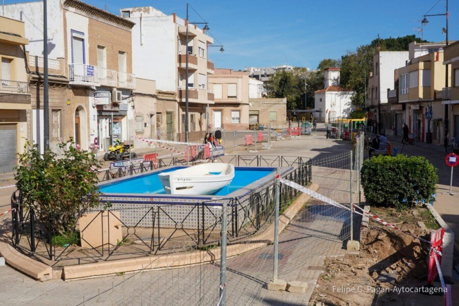 Ayuntamiento y Vecinos de Santa Lucía se reúnen para mejorar la remodelación de la Plaza Molina