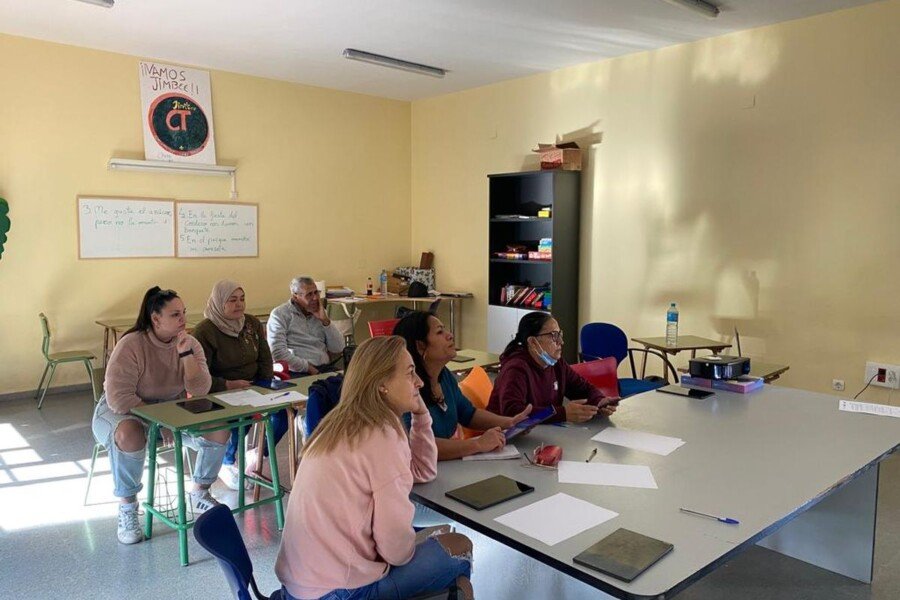 Servicios Sociales trabaja en actuaciones en los barrios para reducir la brecha digital Servicios Sociales trabaja en actuaciones en los barrios para reducir la brecha digital