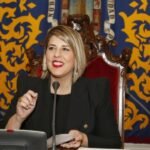 La alcaldesa defiende unos presupuestos que duplican las inversiones y reducen a la mitad la deuda municipal