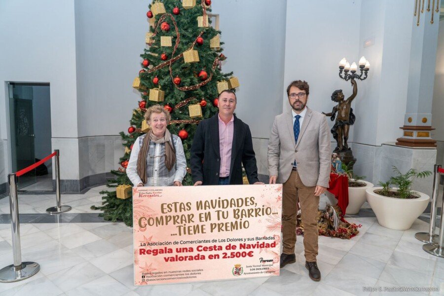 Empresarios y Comerciantes de Los Dolores sortean entre sus clientes una cesta navideña valorada en 2.500 euros Empresarios y Comerciantes de Los Dolores sortean entre sus clientes una cesta navideña valorada en 2.500 euros