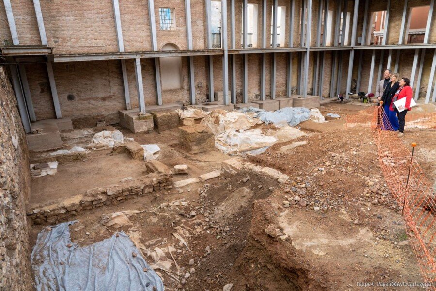 Vuelven las excavaciones al Teatro Romano después de 15 años para recuperar el pórtico Vuelven las excavaciones al Teatro Romano después de 15 años para recuperar el pórtico