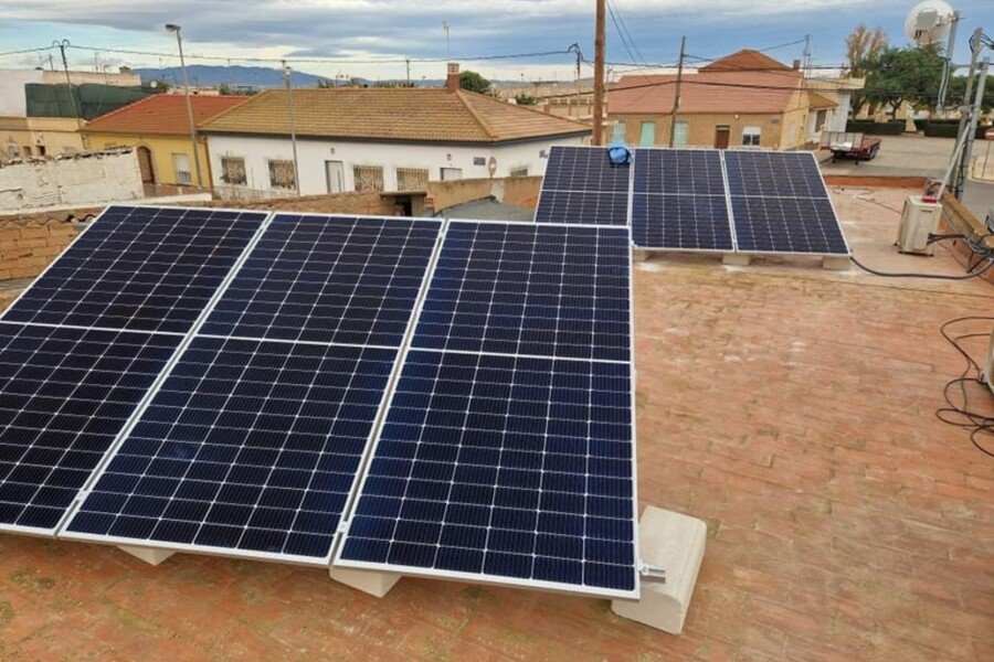 Comienza la instalación de placas fotovoltaicas en locales sociales Comienza la instalación de placas fotovoltaicas en locales sociales