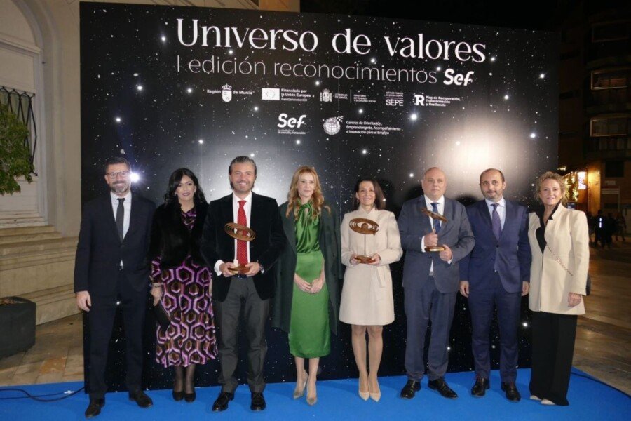 La ADLE, reconocida por su compromiso con la mejora del empleo y la formación