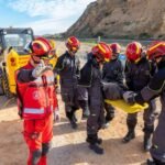 Bomberos de Cartagena realizan prácticas con un vehículo especial de rescate en derrumbamientos