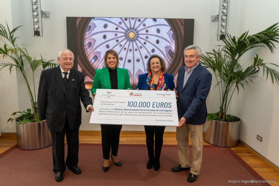 El Ayuntamiento y la Autoridad Portuaria hacen entrega de una subvención de 100.000 euros para rehabilitar la Basílica de la Caridad
