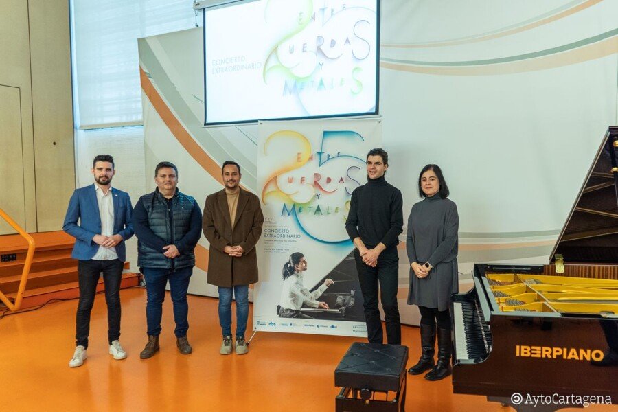 El pianista Arturo Abellán y la Orquesta Sinfónica de Cartagena protagonizarán el Concierto Extraordinario de Entre Cuerdas y Metales