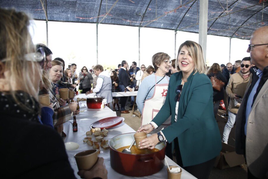 Miles de personas degustan las tradicionales pelotas galileas en el día grande de Pozo Estrecho