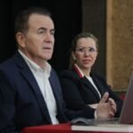 El historiador Francisco Velasco presenta su libro ‘El enemigo viene por el mar’