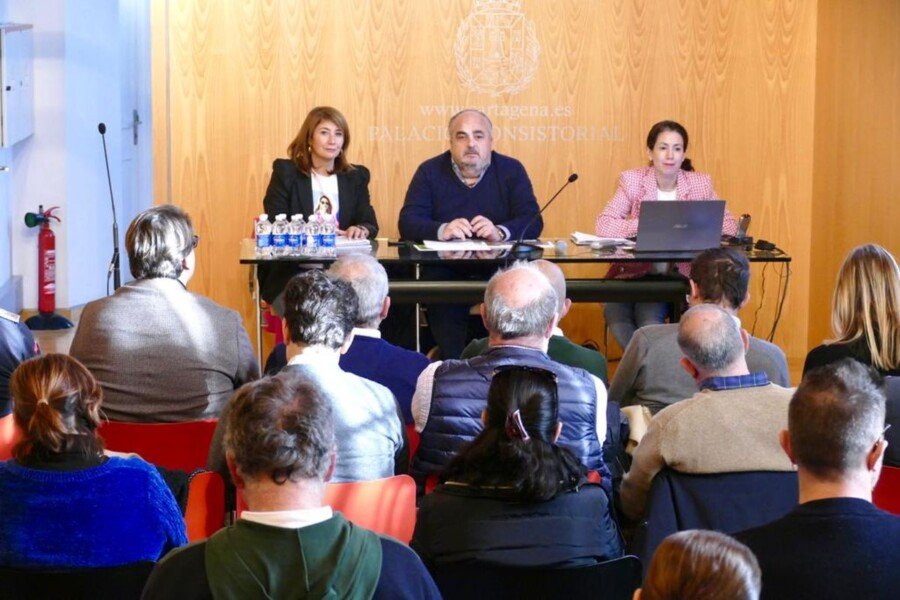 El Ayuntamiento acomete decenas de obras en barrios y diputaciones para mejorar la movilidad y eliminar barreras arquitectónicas
