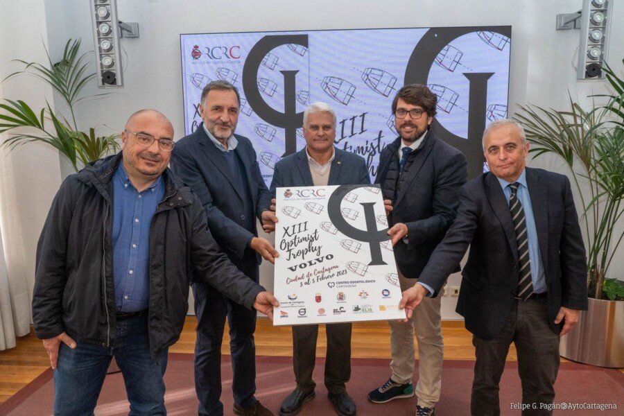 El XIII Trofeo de Vela Optimist reúne este fin de semana a 200 jóvenes regatistas en aguas cartageneras El XIII Trofeo de Vela Optimist reúne este fin de semana a 200 jóvenes regatistas en aguas cartageneras