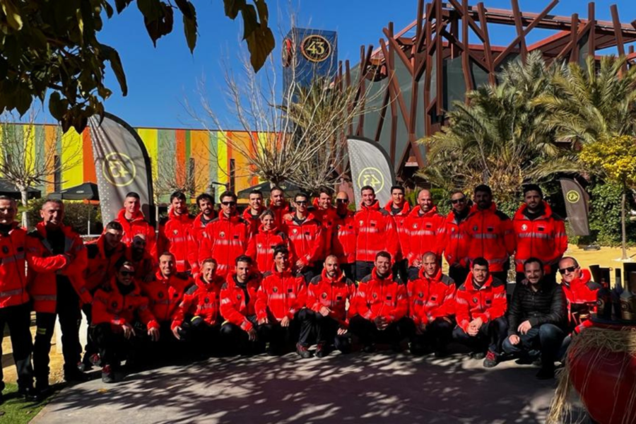 Alumnos de la academia de bomberos visitan las empresas Marnys y Licor 43 Alumnos de la academia de bomberos visitan las empresas Marnys y Licor 43