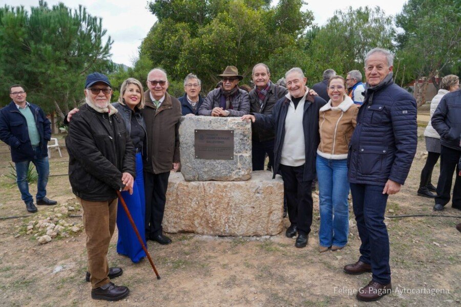 Andrés Bernabé recibe el agradecimiento municipal y vecinal por la creación de un parque en Los Popos Andrés Bernabé recibe el agradecimiento municipal y vecinal por la creación de un parque en Los Popos