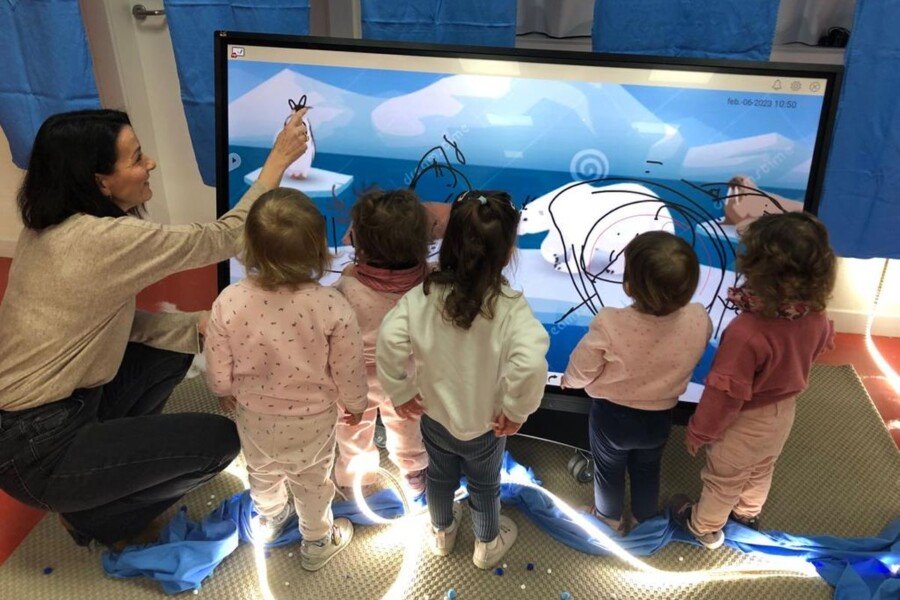 La Concejalía de Educación adquiere pizarras digitales para todas las escuelas infantiles municipales