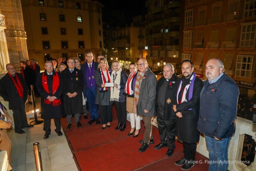 La Semana Santa de Cartagena recibe durante la Llamada el tradicional cheque del Ayuntamiento que se mantiene en 220.000 euros