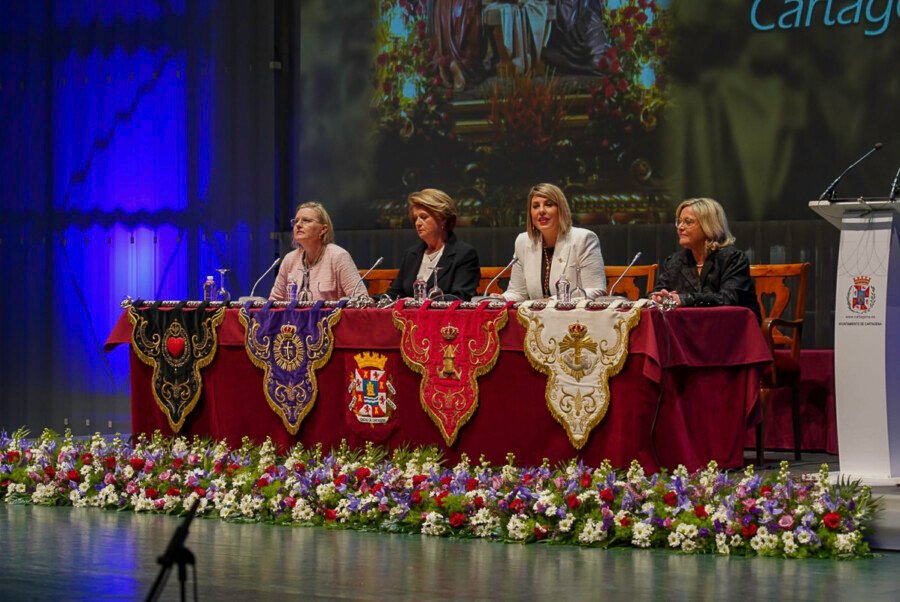 El pregón de la Semana Santa 2023 hace historia en un acto presidido por mujeres