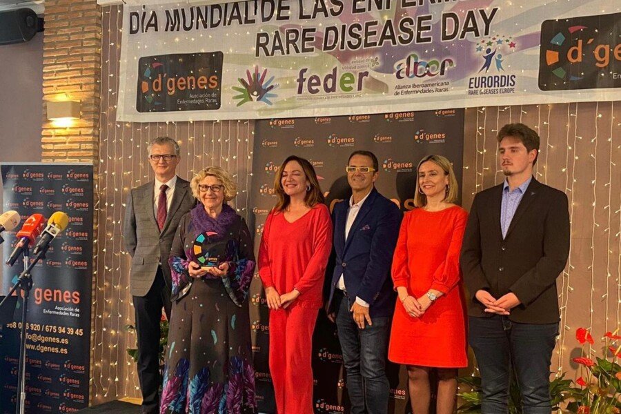 La Asociación D’Genes premia la labor de Servicios Sociales