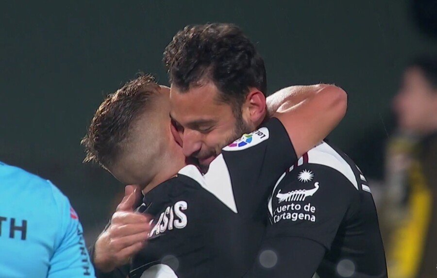 El Efesé vuelve a celebrar una victoria con su afición (2-1) El Efesé vuelve a celebrar una victoria con su afición (2-1)