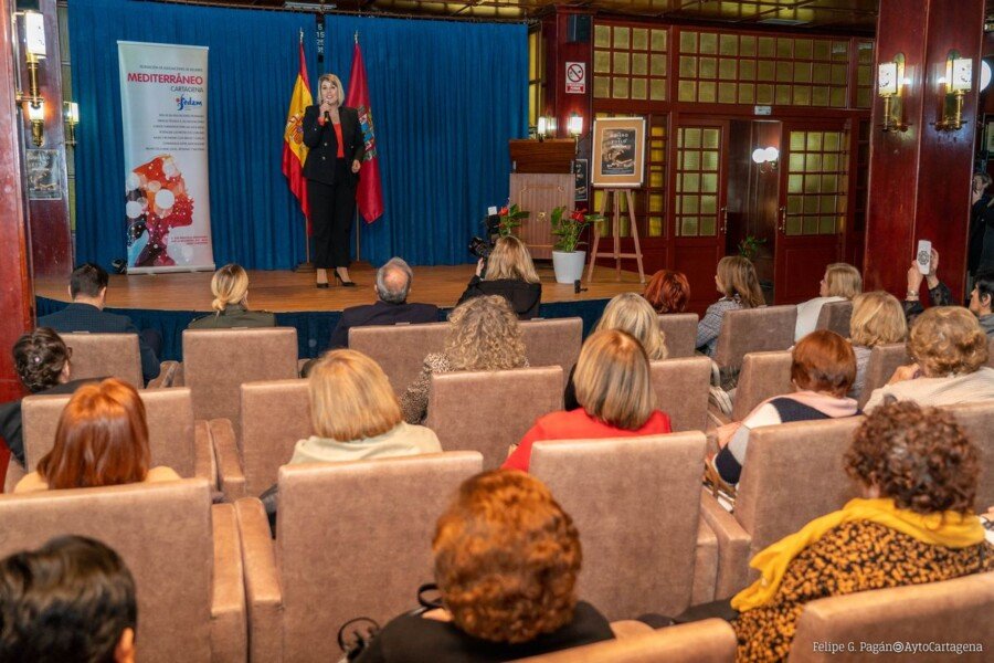 Cerca de 300 mujeres participan en la jornada «Yo quiero yo vuelo» de la Federación de Mujeres Mediterráneo Cerca de 300 mujeres participan en la jornada «Yo quiero yo vuelo» de la Federación de Mujeres Mediterráneo