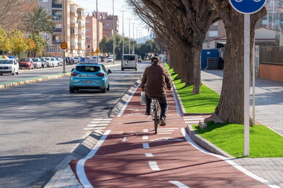 Finalizan las obras del carril bici de Ingeniero de la Cierva, que elevan a más de 45 km la red de vías para ciclistas
