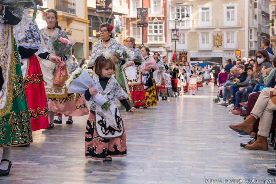 Unas dos mil personas desfilarán el Viernes de Dolores en la Ofrenda Floral a la Virgen de la Caridad