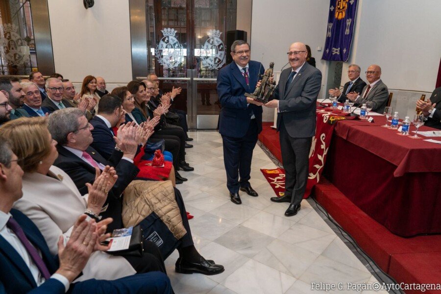 Francisco Ramón recibe su Premio como Procesionista del Año 2023