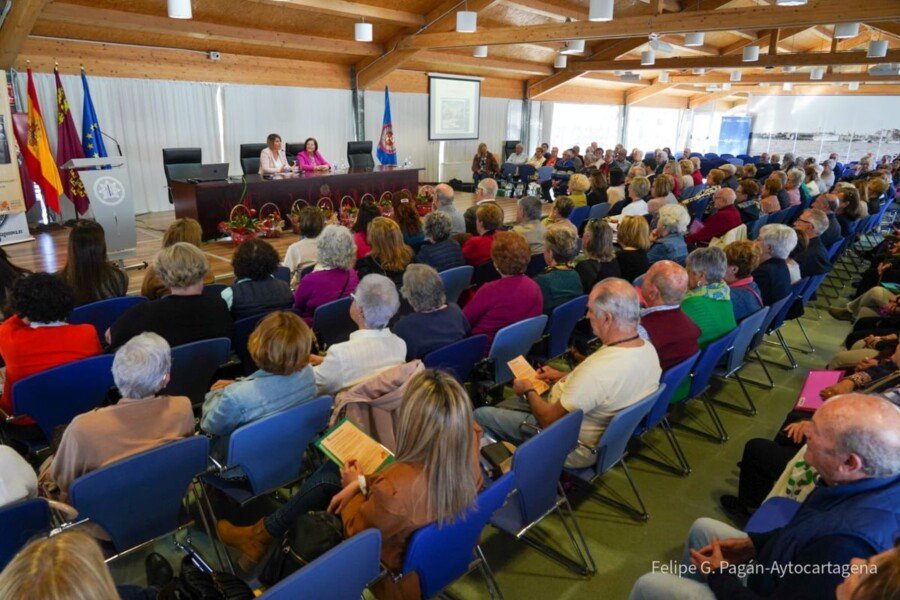 El Ayuntamiento diseña los planes municipales para mayores escuchando sus propuestas en salud, formación y ocio