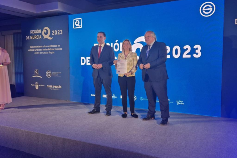 Veinticuatro playas y dos oficinas de Turismo de Cartagena reciben las certificaciones de calidad ‘Q Turística’ y ‘S Sostenibilidad Turística’