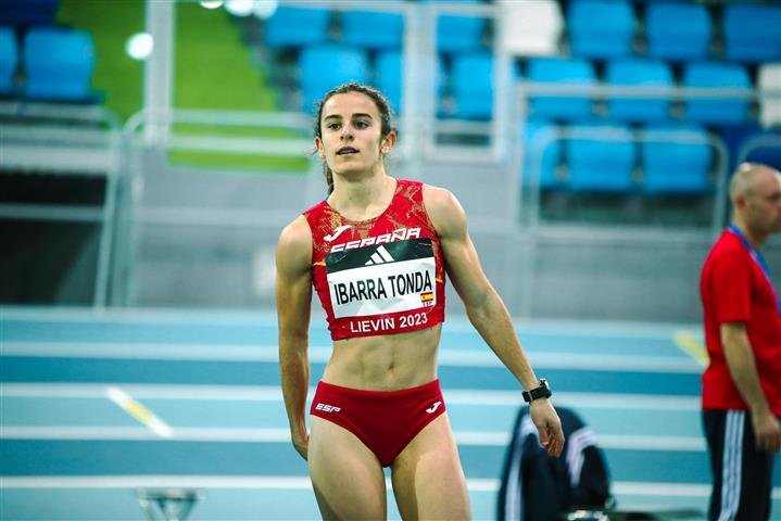 Eva Ibarra culmina una increíble temporada en pista cubierta Eva Ibarra culmina una increíble temporada en pista cubierta