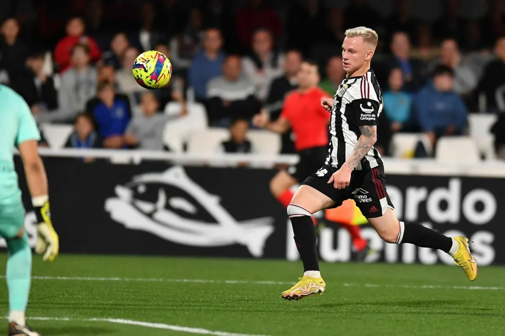 El Andorra acaba con la racha del Efesé (0-3)