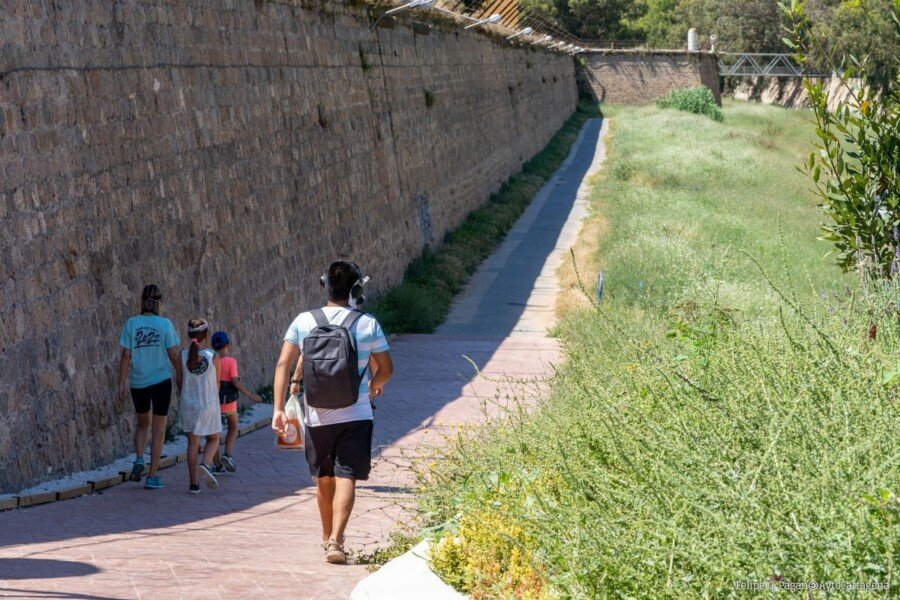 Sale a contratación la terminación de la senda del Espacio Algameca que discurre a los pies de la Muralla