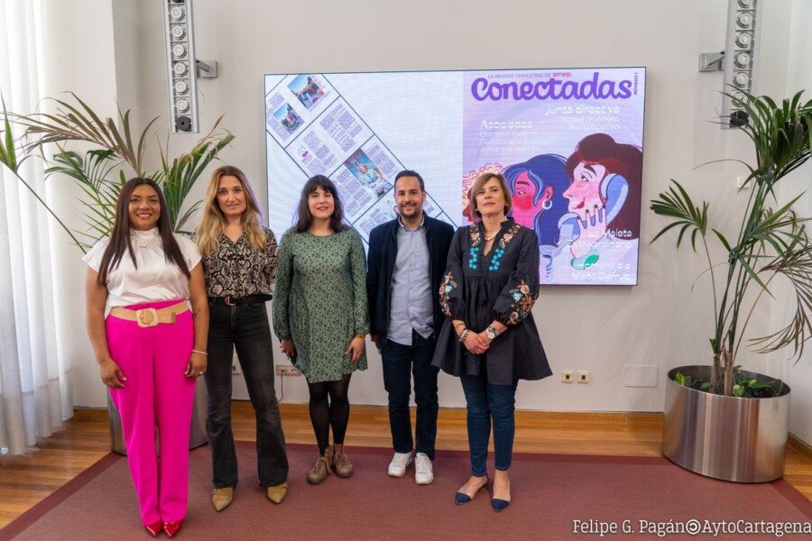 La asociación AMEP presenta la revista ‘Conectadas’