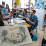 Alba Flores y Ángel Abellán presentan de ‘Temporada de Melocotones’, la obra regional invitada del Premio Mandarache 2023, en centros educativos de Cartagena Alba Flores y Ángel Abellán presentan de ‘Temporada de Melocotones’, la obra regional invitada del Premio Mandarache 2023, en centros educativos de Cartagena