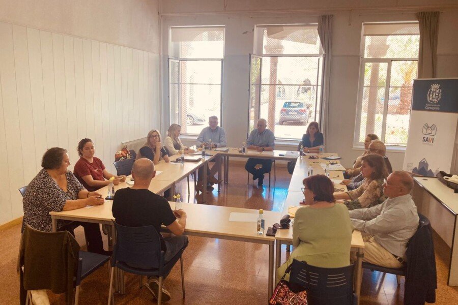 Se reúne el grupo de trabajo encargado de identificar los problemas de vivienda en el municipio de Cartagena