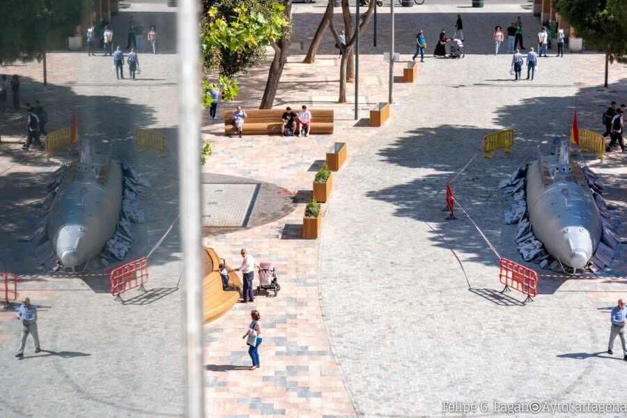 El ‘Isaac Peral’ emerge en el centro de Cartagena