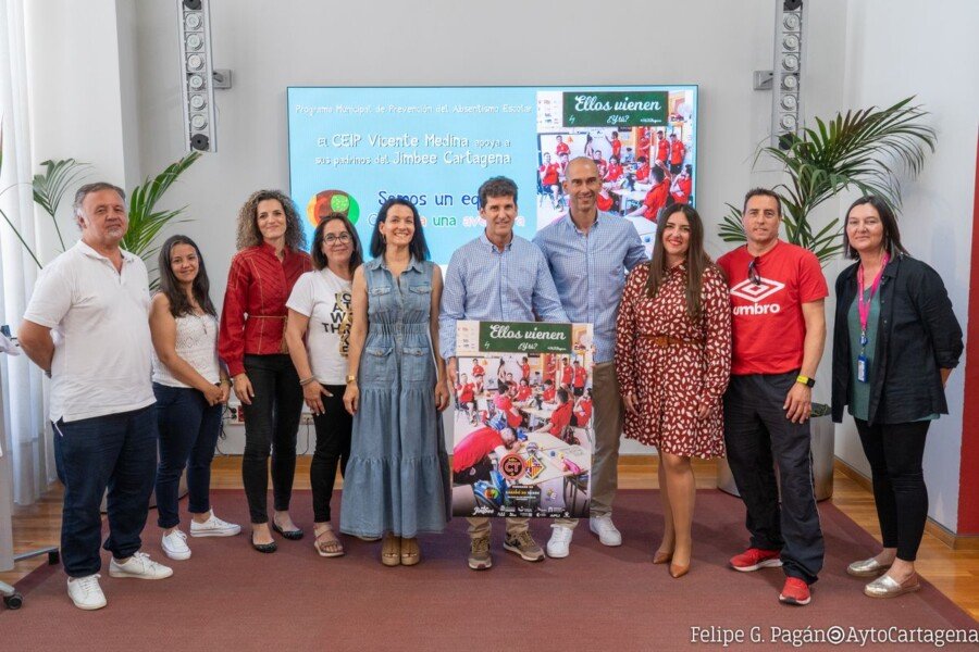 El Jimbee Cartagena juega contra el absentismo escolar dentro del Programa de Prevención e Intervención del Ayuntamiento