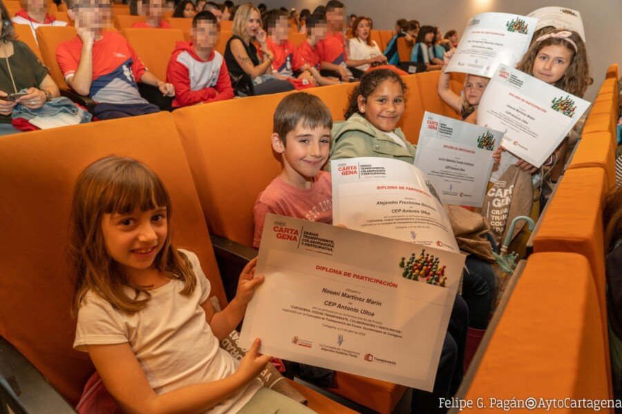Alumnos de Primaria, ESO y Bachillerato premiados por sus trabajos sobre Cartagena Ciudad Transparente Alumnos de Primaria, ESO y Bachillerato premiados por sus trabajos sobre Cartagena Ciudad Transparente