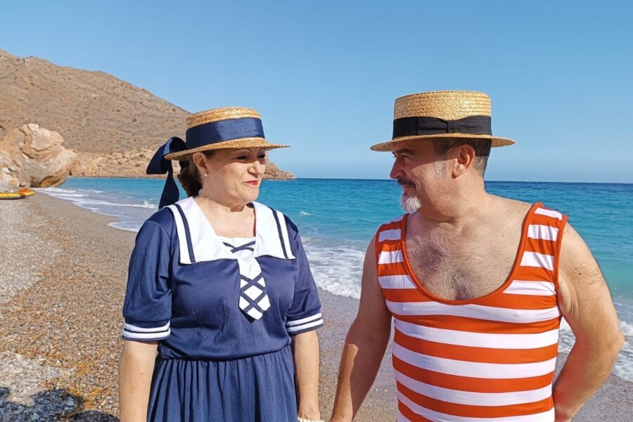 Los modernistas invitan a la gente a bañarse en El Portús vestida de época el 17 y 18 de junio