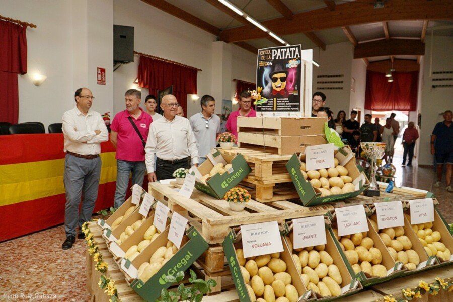 Multitudinaria fiesta de la patata en La Puebla